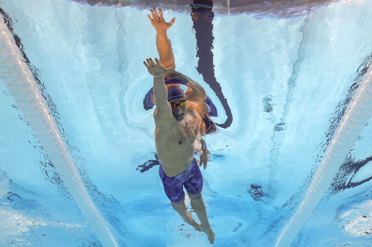 Maxime Grousset, lors de la demi-finale du 100 mètres nage libre des Jeux olympiques à la Paris La Défense Arena, le 30 juillet 2024. © REUTERS / Marko Djurica